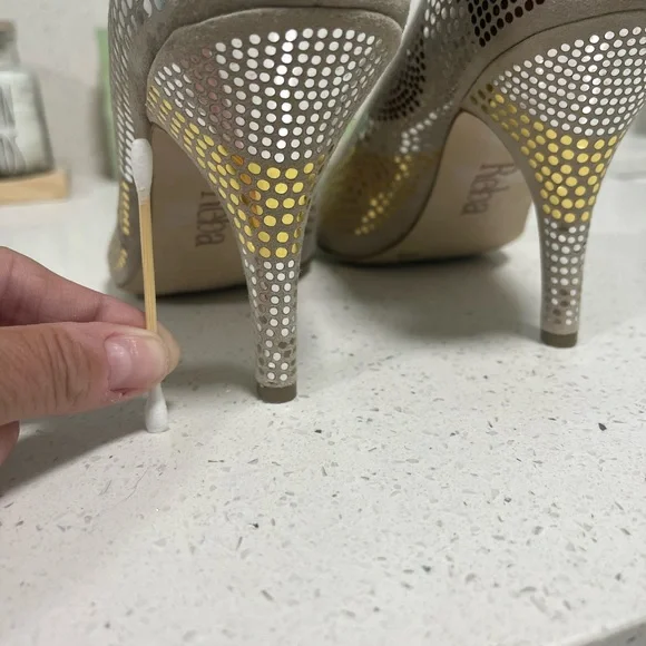 Gorgeous REBA brand sequined high heel. - Picture 4 of 4